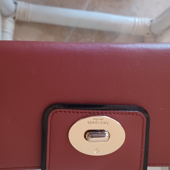 Kate Spade Brown leather turn lock wallet with wrist handle . Approx 7 5 inches - Picture 4 of 12